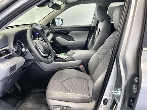 Certified 2024 Toyota Highlander LE image 12