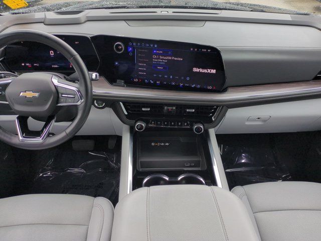 Used 2025 Chevrolet Suburban Premier AWD/4WD image 14