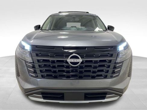 New 2026 Nissan Pathfinder Platinum image 6