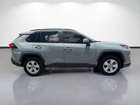 Used 2021 Toyota RAV4 XLE FWD image 2