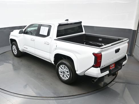 Used 2025 Toyota Tacoma SR5 image 38