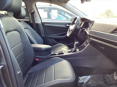 Used 2023 Volkswagen Jetta SE image 10