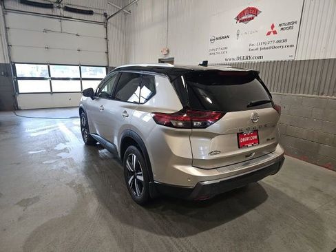 Used 2025 Nissan Rogue SL w/ SL Premium Package AWD/4WD image 5