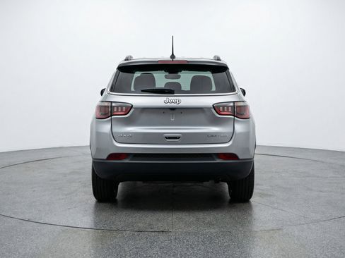 Used 2025 Jeep Compass Limited image 7