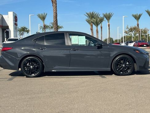 Used 2025 Toyota Camry SE FWD image 3