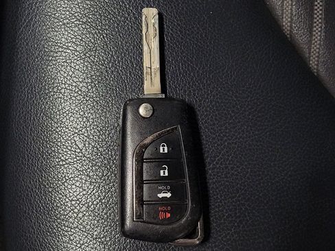 Used 2021 Toyota Camry SE image 32