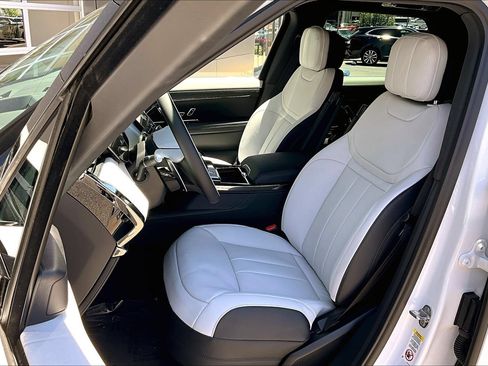 New 2026 Land Rover Range Rover Sport Dynamic SE AWD/4WD image 9