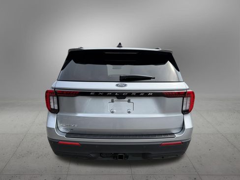 Used 2025 Ford Explorer Active RWD image 8
