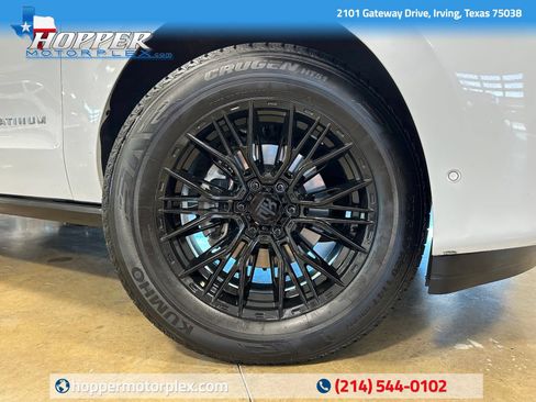 Used 2025 Ford Expedition Platinum AWD/4WD image 10