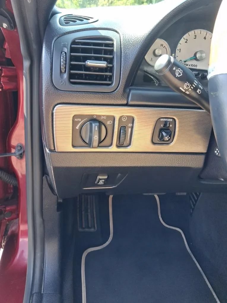 Used 2004 Ford Thunderbird RWD image 21