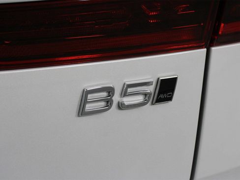 Used 2026 Volvo XC60 B5 Plus w/ Protection Package Premier image 20