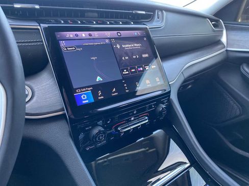 Certified 2023 Jeep Grand Cherokee Limited w/ Black Appearance Package image 22