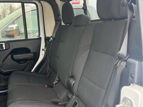 Used 2022 Jeep Gladiator Sport image 33