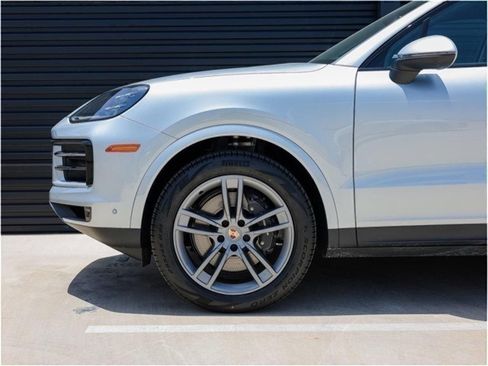 New 2025 Porsche Cayenne image 11