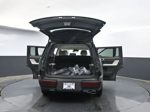 Used 2025 Hyundai Santa Fe SEL image 36