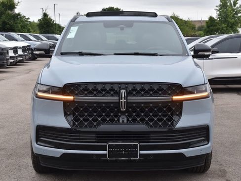 New 2026 Lincoln Navigator Reserve AWD/4WD image 2