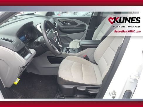 Used 2024 GMC Terrain SLE image 10