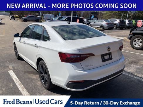 Certified 2024 Volkswagen Jetta SE image 4