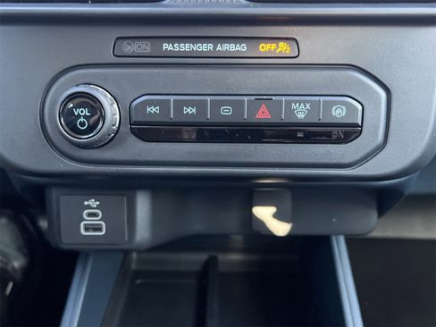 New 2025 Ford Maverick XL image 5