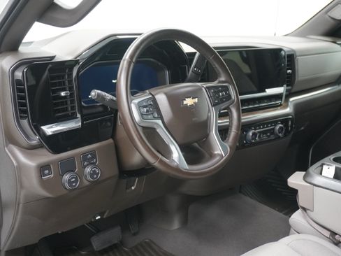 Used 2023 Chevrolet Silverado 1500 LT RWD image 9