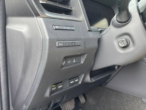 Used 2025 Lexus GX 550 w/ Accessory Package (CT) AWD/4WD image 5