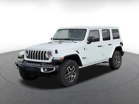 Used 2025 Jeep Wrangler Unlimited Sahara AWD/4WD image 3