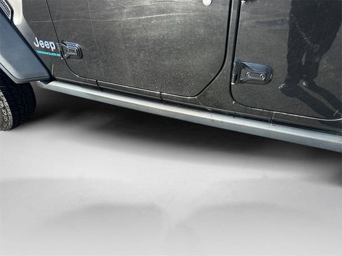 Used 2024 Jeep Wrangler Unlimited image 18