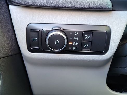 Used 2023 Ford Escape Platinum w/ Premium Technology Package image 18