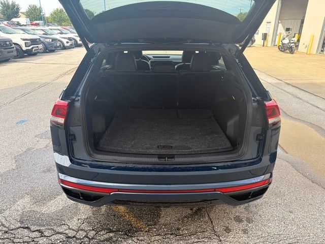 Used 2023 Volkswagen Atlas Cross Sport SEL R-Line AWD/4WD image 15