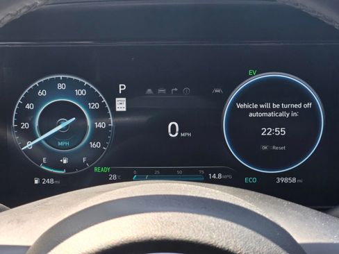 Used 2025 Hyundai Elantra Limited FWD image 19