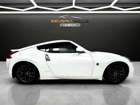 Used 2020 Nissan 370Z Coupe RWD image 6