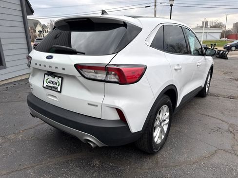 Used 2020 Ford Escape SE image 3