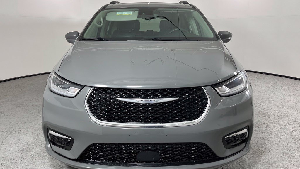 Used 2022 Chrysler Pacifica Touring-L FWD image 1