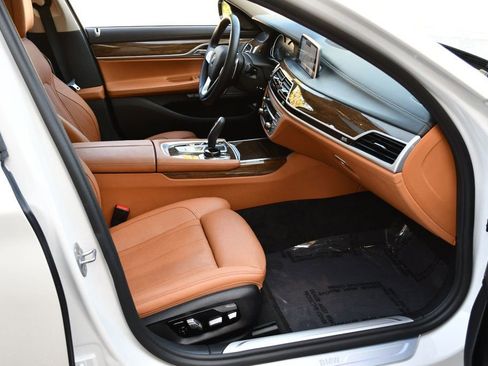 Used 2018 BMW 740i RWD image 20