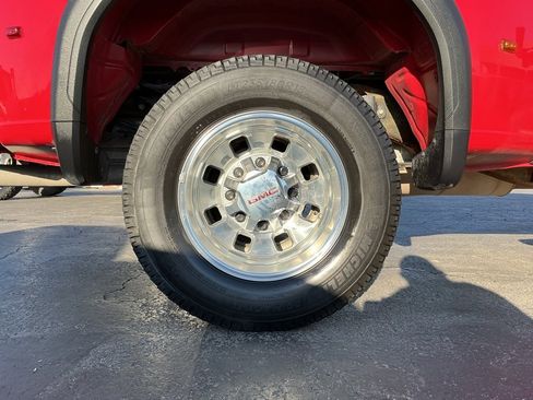 Used 2024 GMC Sierra 3500 SLT w/ SLT Convenience Package image 26