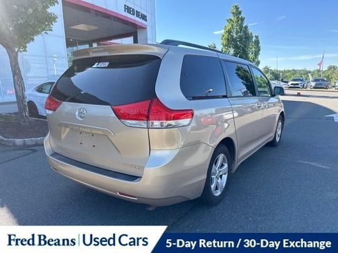 Used 2014 Toyota Sienna LE FWD image 5