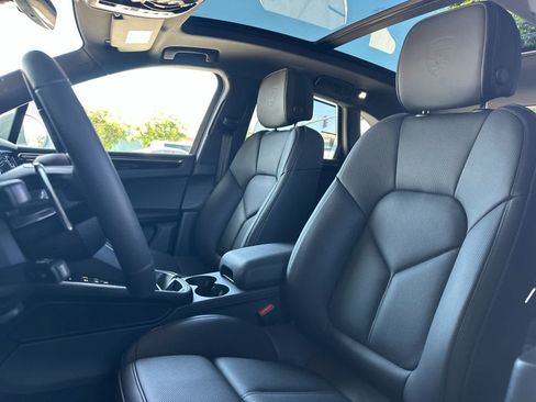 New 2026 Porsche Macan AWD/4WD image 5