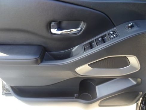 Used 2025 Nissan Frontier SV RWD image 8