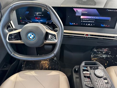 Certified 2025 BMW iX xDrive50 AWD/4WD image 18