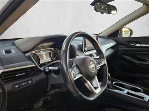 Used 2024 Nissan Altima 2.5 SR image 9