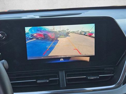 Used 2025 Chevrolet Trax LT w/ LT Convenience Package image 14