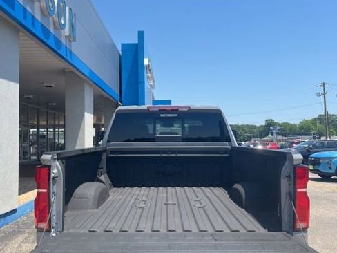 Used 2024 Chevrolet Silverado 2500 LTZ w/ LTZ Plus Package AWD/4WD image 11