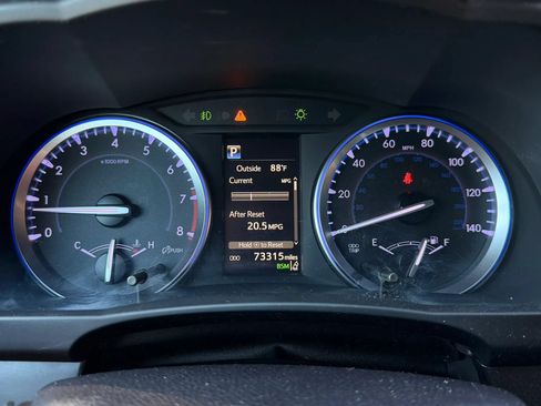 Used 2019 Toyota Highlander XLE AWD/4WD image 20