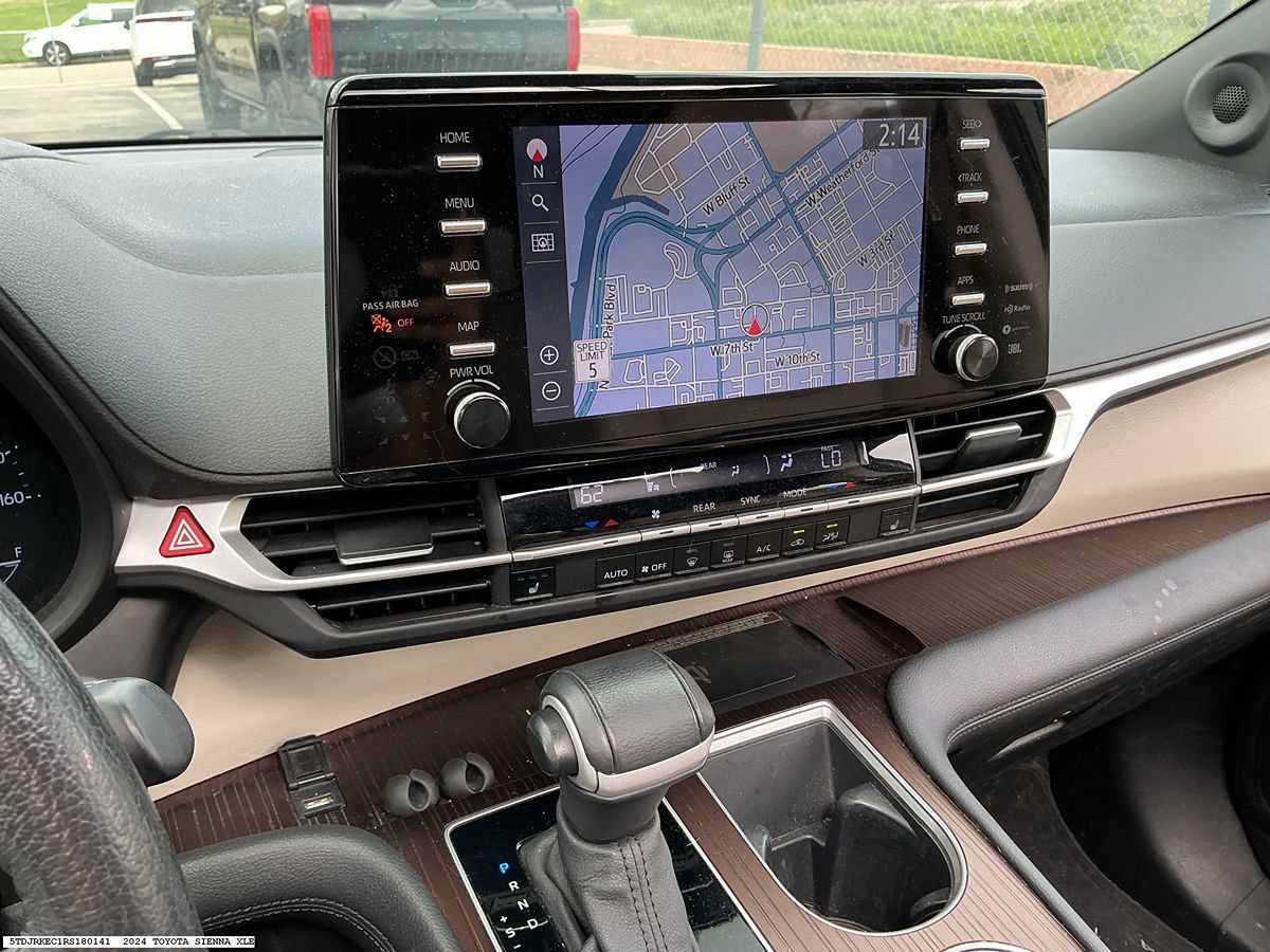 Used 2024 Toyota Sienna XLE w/ XLE Plus Package FWD image 16