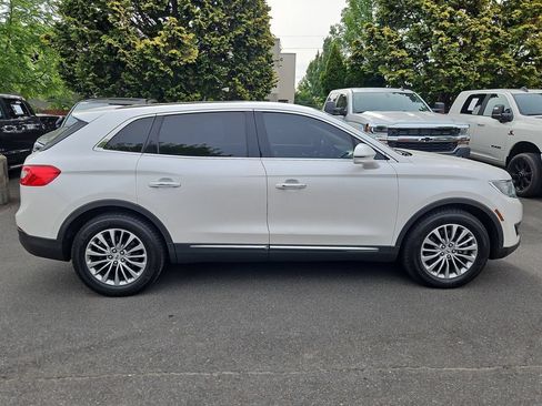 Used 2016 Lincoln MKX Select w/ Select Plus Package AWD/4WD image 8