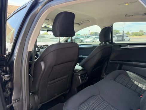 Used 2016 Ford Fusion SE FWD image 21