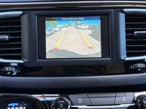 Used 2021 Chrysler Voyager L FWD image 33