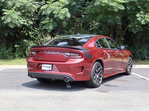 Used 2018 Dodge Charger R/T RWD image 9