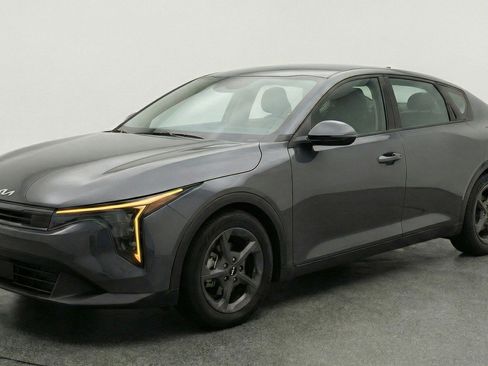 Used 2025 Kia K4 LXS image 3