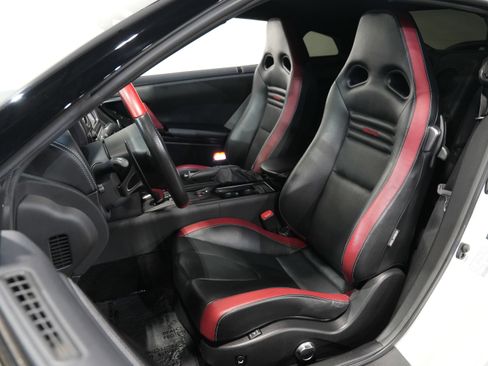 Used 2015 Nissan GT-R Black Edition image 27